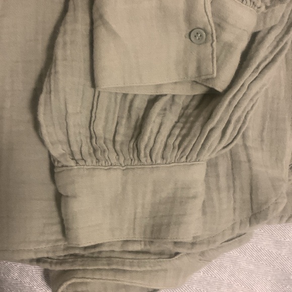 Tops👚 - Picture 4 of 4